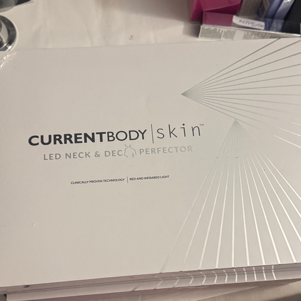 Skin LED Neck & Dec Perfector - White